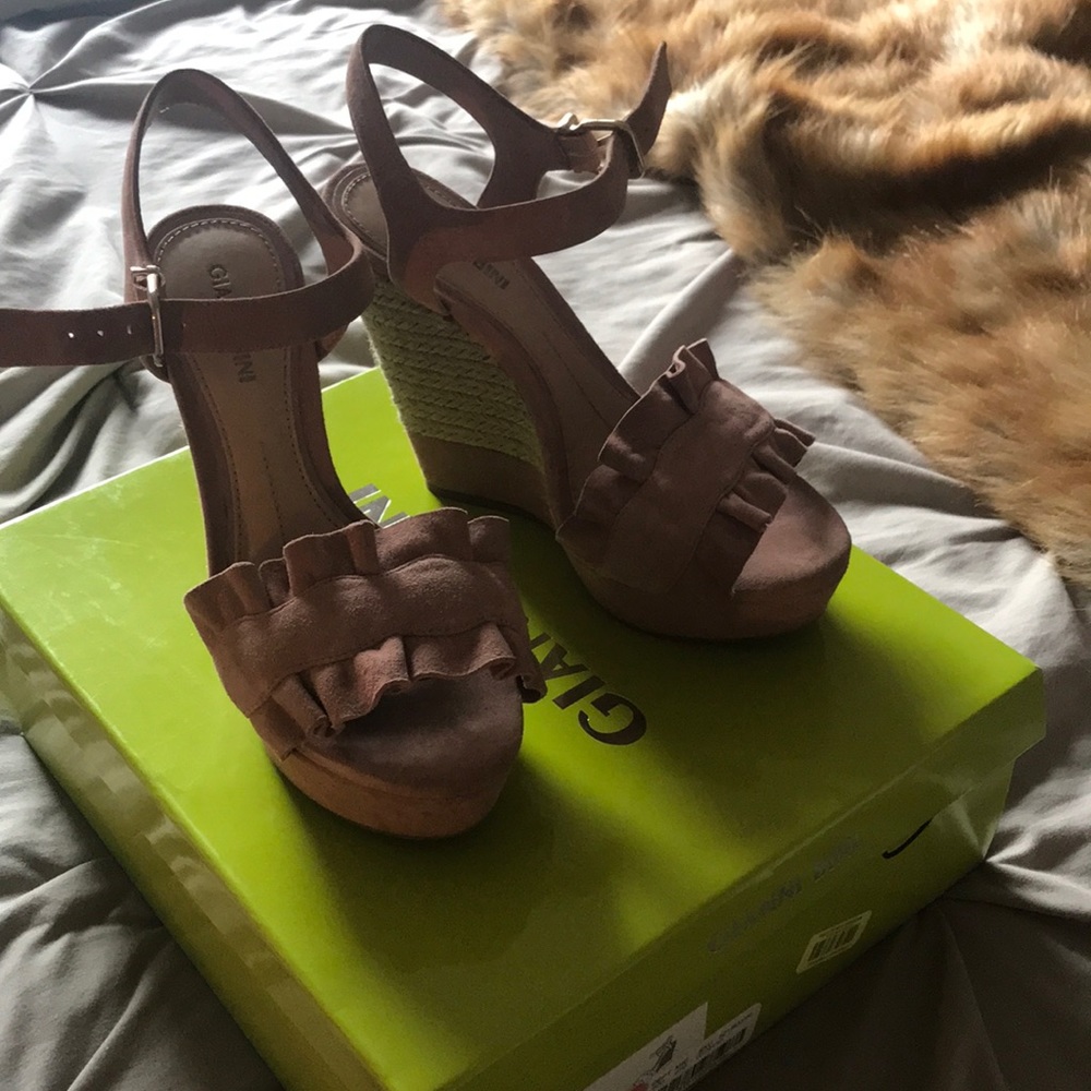 Brand new pink women’s heels!